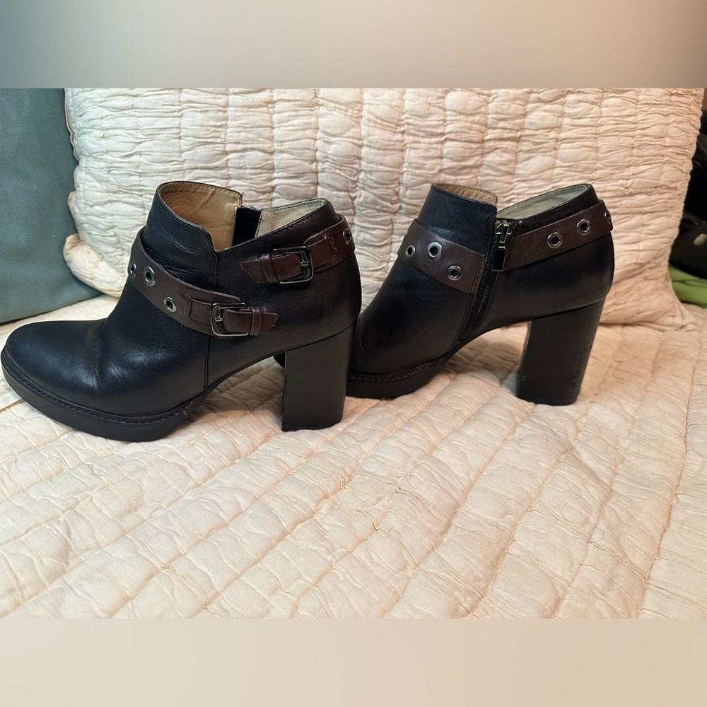 Naturalizer Cassia Ankle Booties Platform Block used some scuff marks